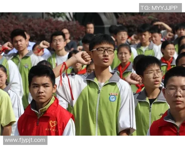 足球明星助力中考学子奋发向上共同追梦的激情时刻 足球明星助力中考学子奋发向上共同追梦的激情时刻